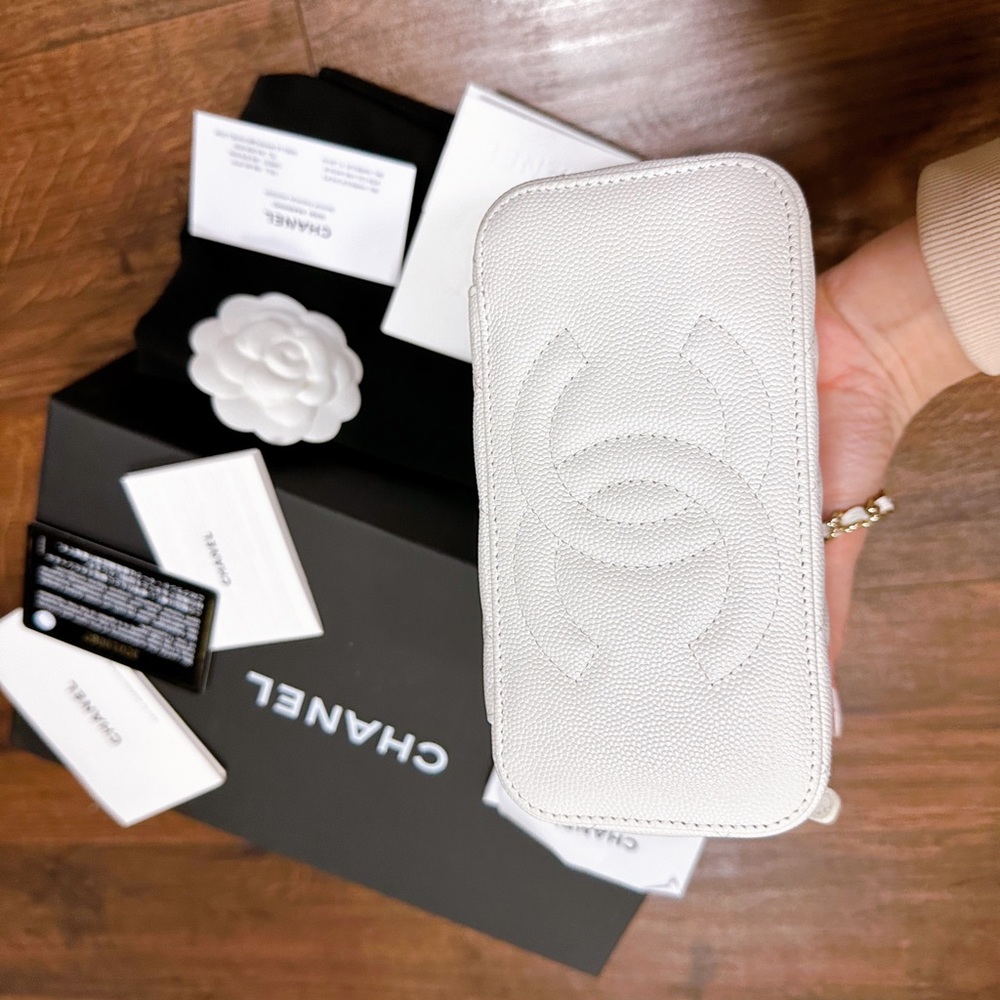 •   Chanel Crossbody Bag
•   From the Spring/Summer 2022 Collection